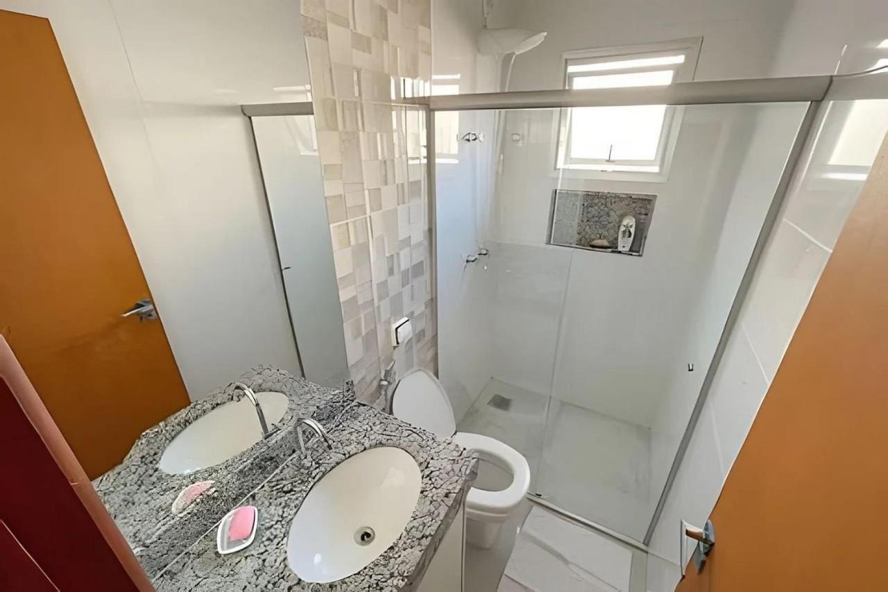 202- Apartamento De 2 Quartos Para Ate 5 Hospedes Patos de Minas Exterior foto