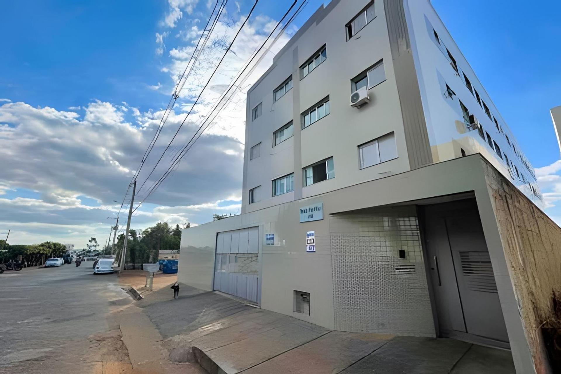 202- Apartamento De 2 Quartos Para Ate 5 Hospedes Patos de Minas Exterior foto